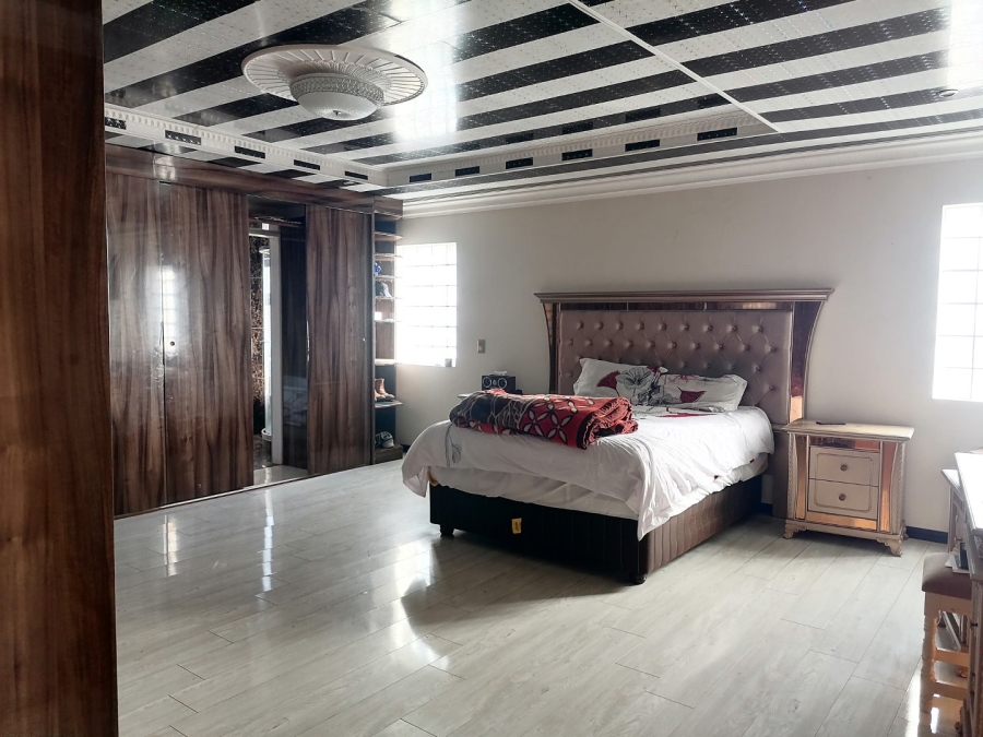 5 Bedroom Property for Sale in Vredelust Western Cape